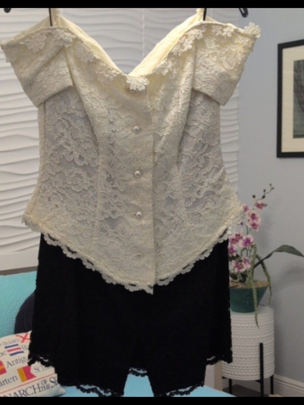 Lace Off-Shoulder Lace Dressy Corset Top Cream Skirt Black Lace Size 6